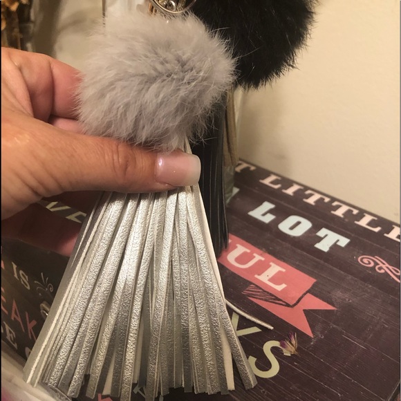 🔑🎁 SILVER Pom Tassel Keychains‼️🎁 🔑 - Picture 4 of 4